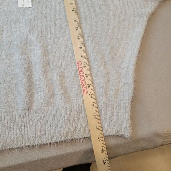 She + Sky Gray Fuzzy Knit V Neck Sweater Size Small Medium - Picture 5 of 7